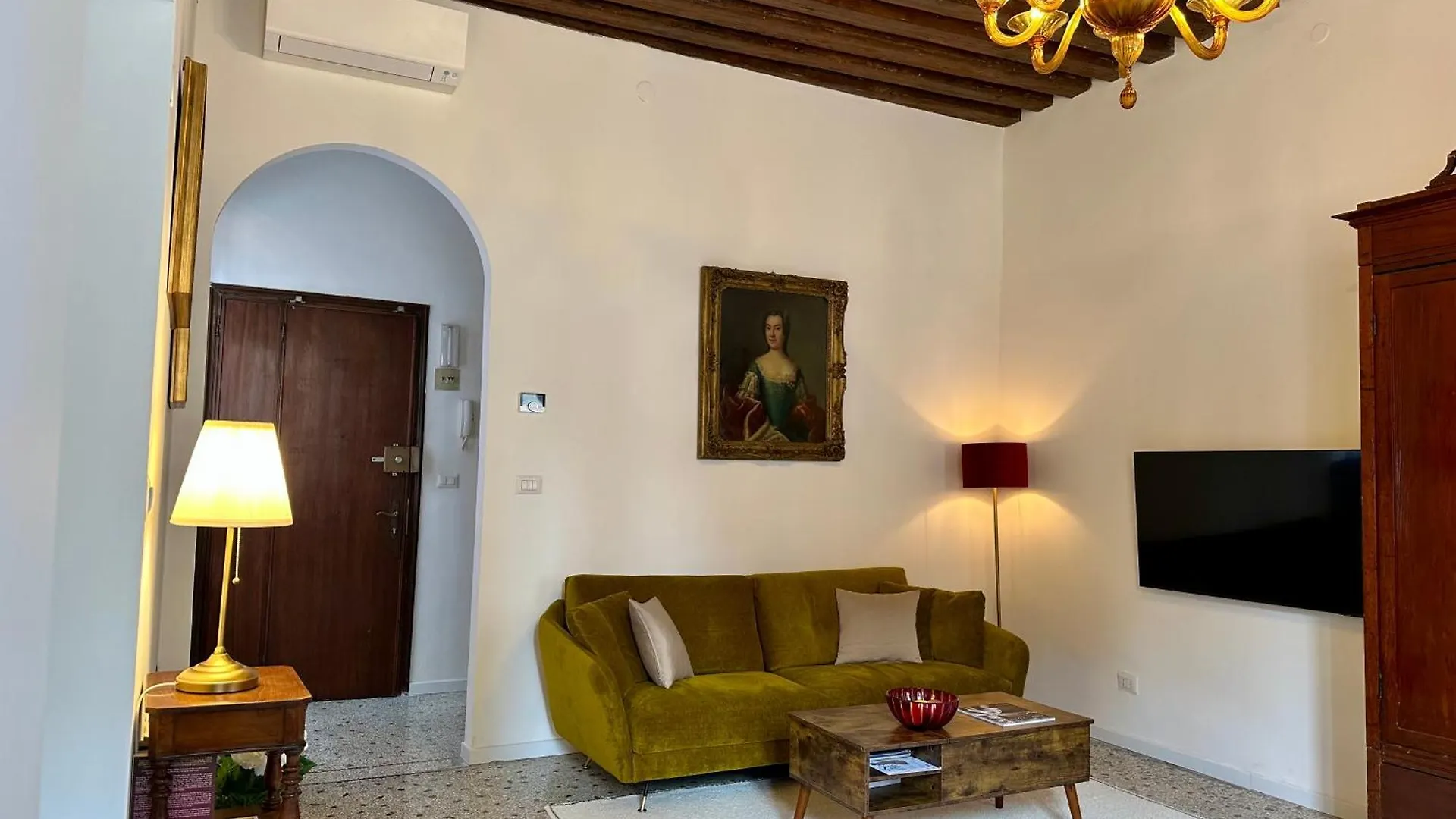 Campo San Polo Canal View Apartment Venedig
