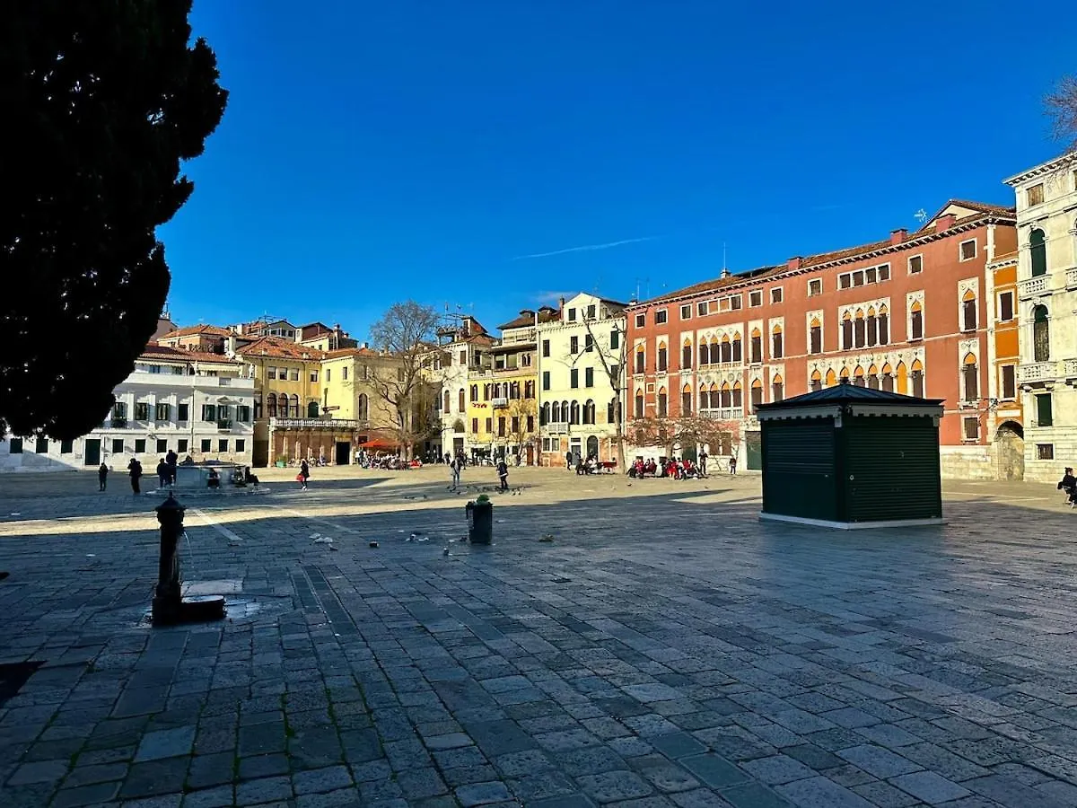 Campo San Polo Canal View Apartment Venedig