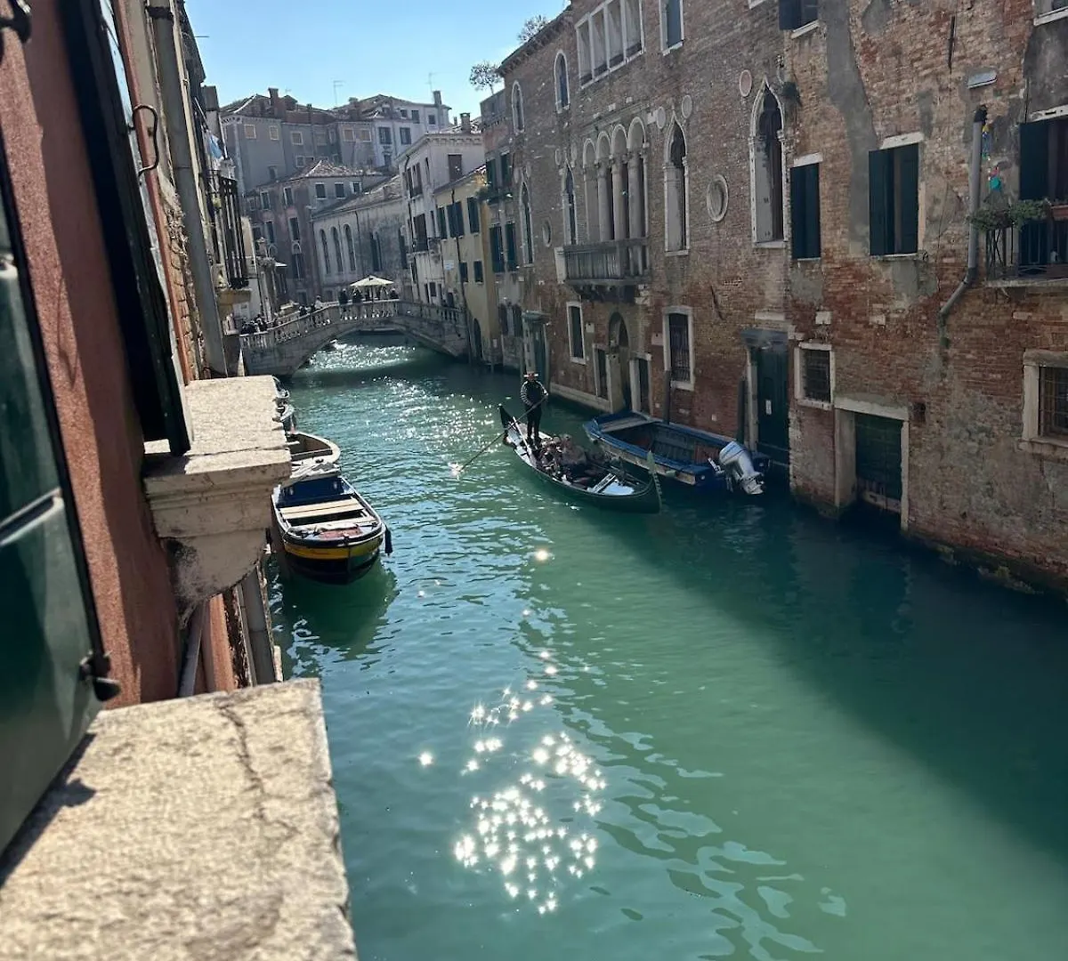 Campo San Polo Canal View Apartment Venedig Italien