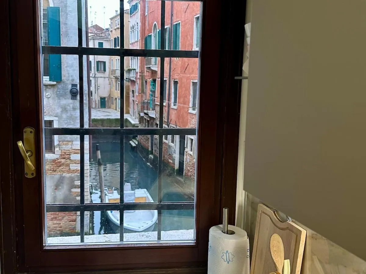 Campo San Polo Canal View Apartment Venedig Italien