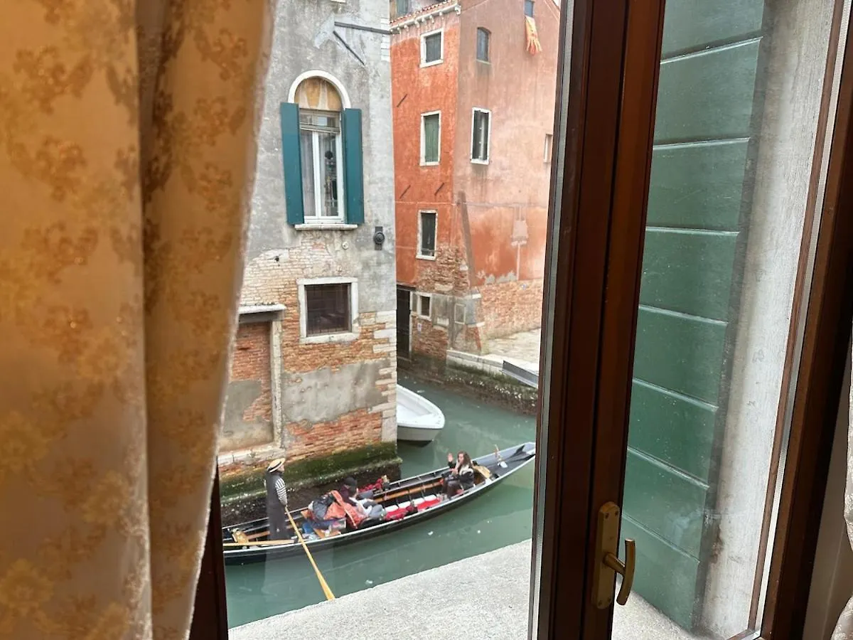 Campo San Polo Canal View Apartment Venetië Italië