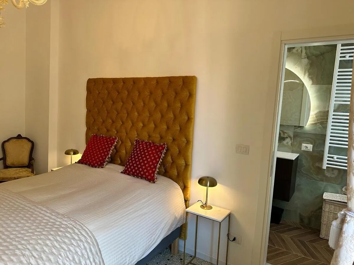 Campo San Polo Canal View Apartment Venedig