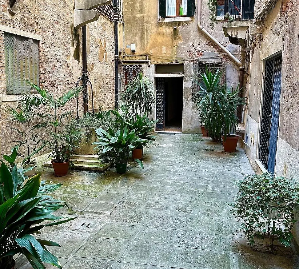 Campo San Polo Canal View Apartment Venedig