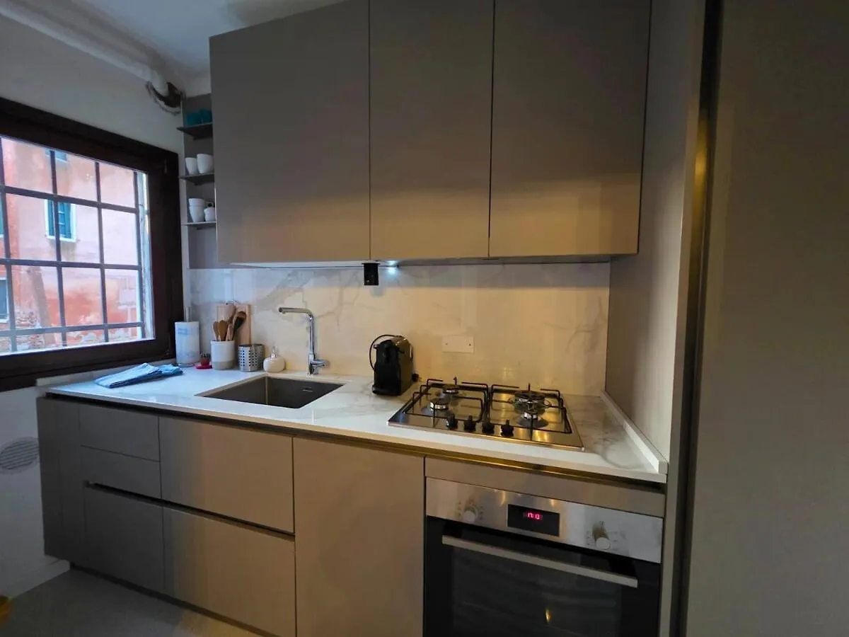 Campo San Polo Canal View Apartment Venedig Italien
