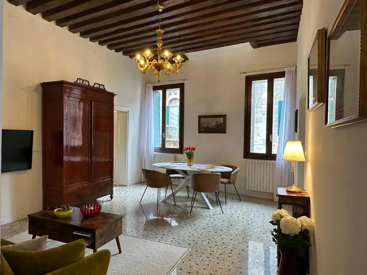 Campo San Polo Canal View Apartment Venedig