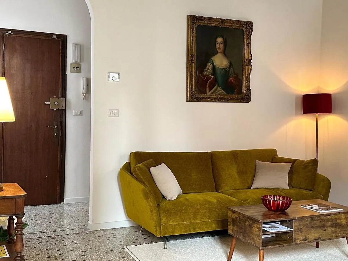 Campo San Polo Canal View Apartment Venedig