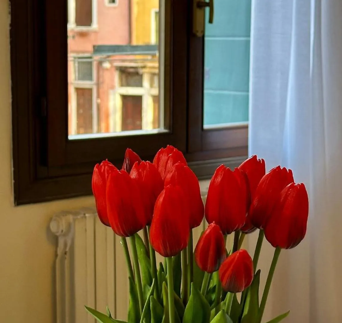 Campo San Polo Canal View Apartment Venedig Italien