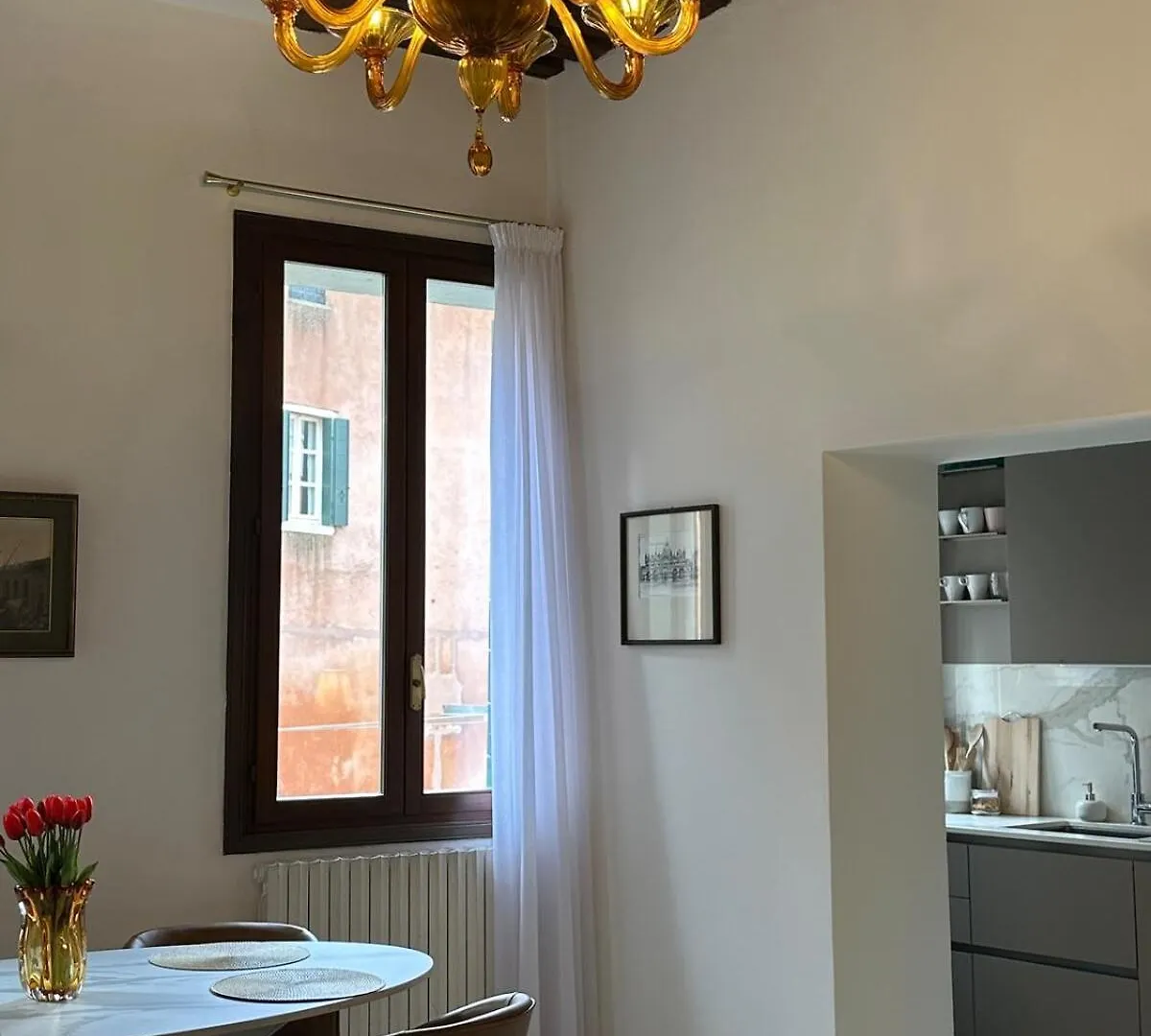 Campo San Polo Canal View Apartment Venice